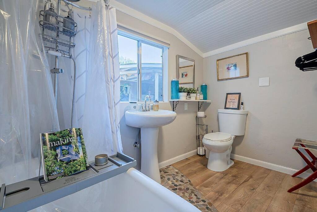 Cute Peaceful Tiny House Getaway W Backyard - Low Summer Rates! توسن المظهر الخارجي الصورة