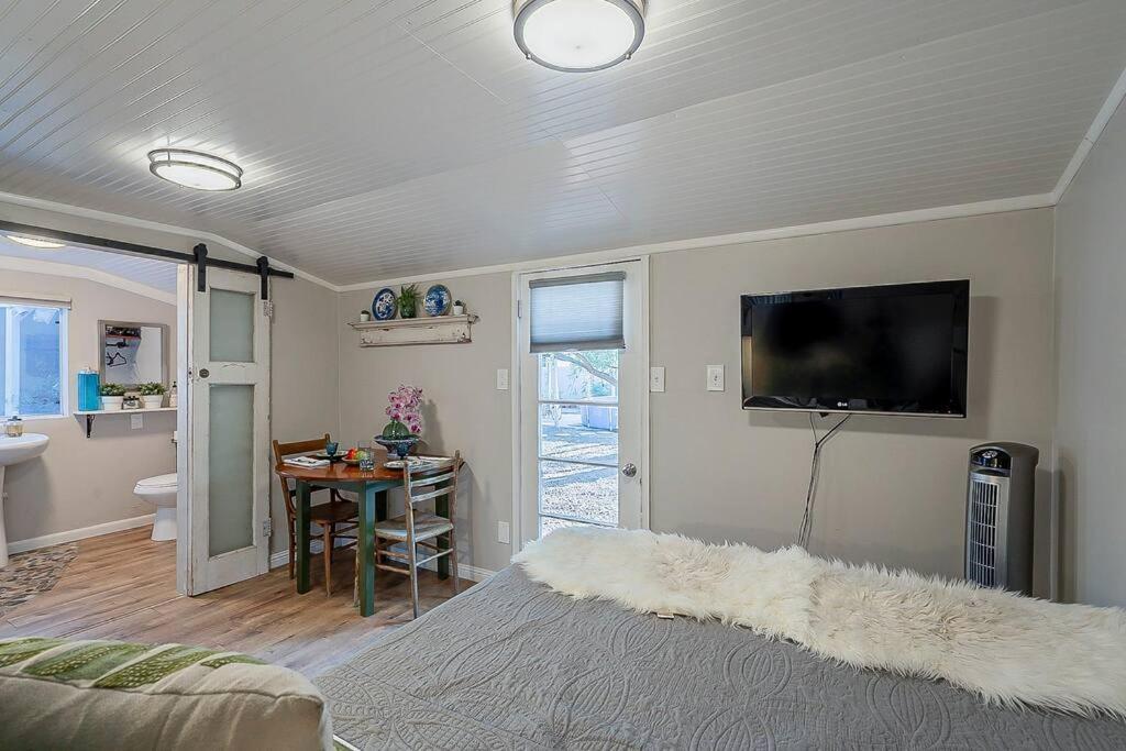 Cute Peaceful Tiny House Getaway W Backyard - Low Summer Rates! توسن المظهر الخارجي الصورة